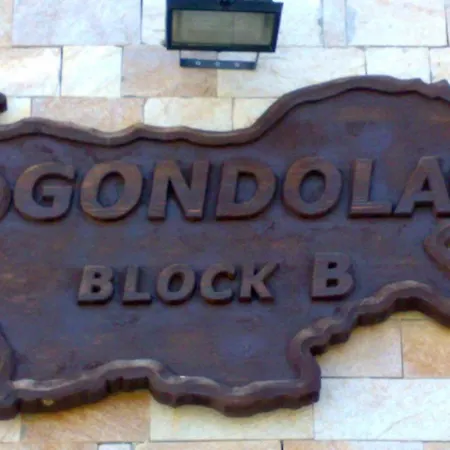 Gondola & Suites דירה בנסקו